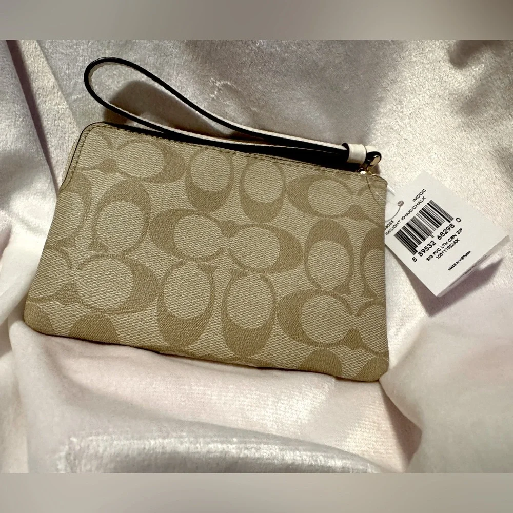 Coach NWT Signature Wristlet in Light Khaki/Chalk - Picture 2 of 6